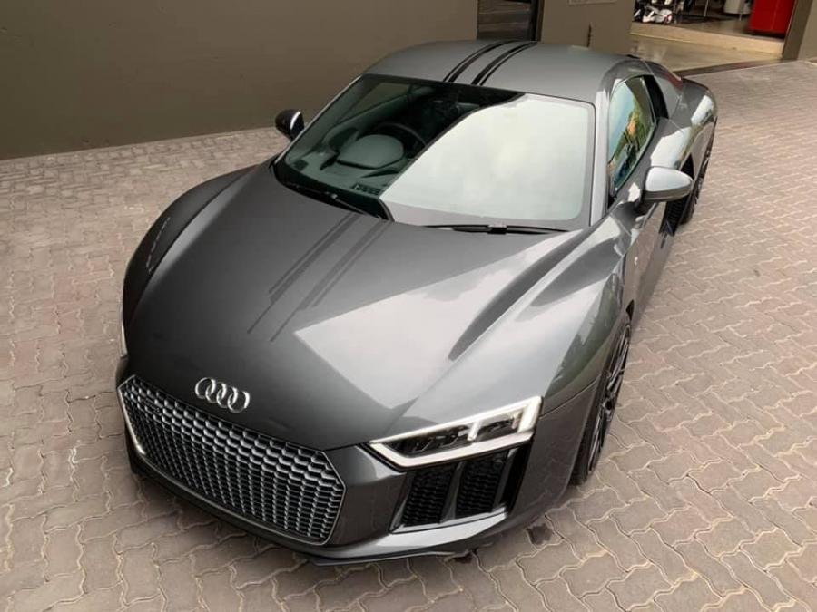  Audi R8 V10 by RACE! 2019 года  (фото 5 из 13)